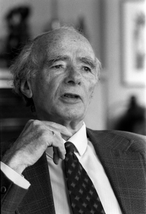 Oslo 1981-10: Former Prime Minister Trygve Bratteli is interviewed in his home October …, 1981 (photo)