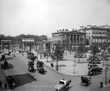 Hyde Park Corner and Apsley House (b/w photo)