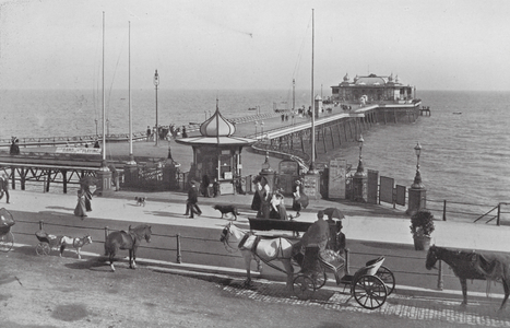 The pier, Hastings (b/w photo)