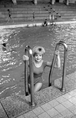 Sabina Sesselmann in the swimming pool, 1959 (b/w photo)