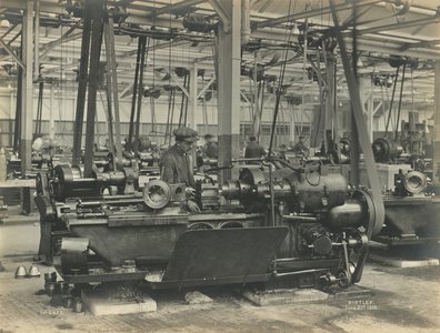 Drilling and tapping nose end for set screw at the National Projectile Factory, Birtley, UK, 14 June 1916 (b/w photo)
