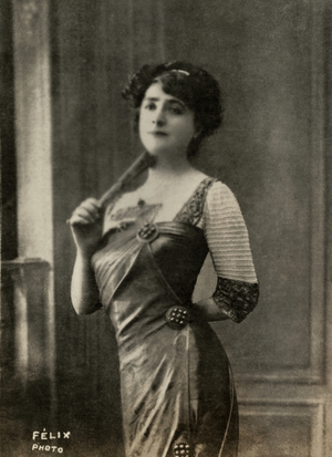 Portrait of the French artist Marie Yahne ( 1867 , 1936 ) (photograph)