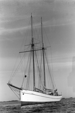 A sailing trip, Germany 1930s (b/w photo)