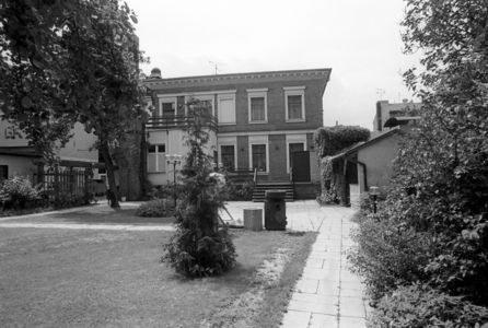 FDJ-owned guest house in Pistoriusstraße in East Berlin ..., 1990 (photo)