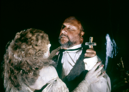 Janine Duvitski And Donald Pleasance, Dracula 1979 Directed By John Badham