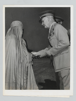 Field Marshal Sir Archibald Wavell, presenting a Victoria Cross, 19 December 1945 (b/w photo)