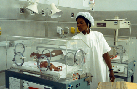 Premature babies at Baragwanath Hospital in November 1977 (photo)