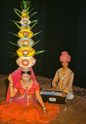 Wedding dancers from Rajasthan, India, 1977 (photo)