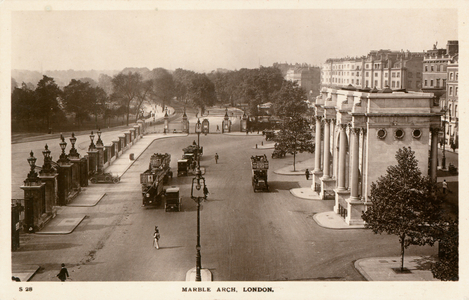 Marble Arch in Hyde Park (b/w photo)