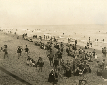Bathers on beach, Coney Island, N.Y, 1925, New York, USA, 1925 (gelatin silver photo)