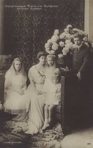 Marie of Edinburgh, wife of the future King Ferdinand I of Romania, with their children, including the future King Carol II (b/w photo)