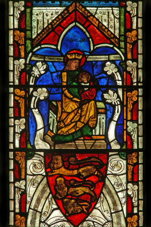 Window Ew depicting the Virgin and Child and the arms of England (stained glass)