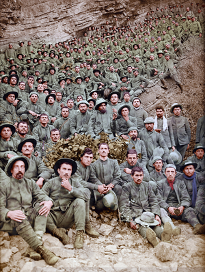 Italian prisoners of war near Flitsch after the Second Battle of the Isonzo, Slovenia, September 1915 (photo)