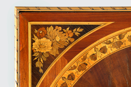 Top table with floral tarsia (wood)