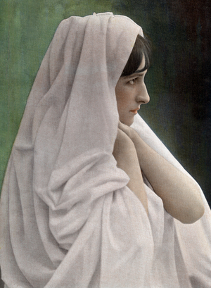 French actress Caroline Eugenie Segond-Weber (1867-1945) as Elektra in play "Les Erinnyes" at Comedie Francaise, Paris, photo from french paper "Le Theatre" december 11, 1900