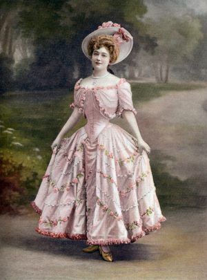 Anna Tariol-Bauge as Pomponnette in play "Les Hirondelles" in Paris, from "Le Theatre" august 1907