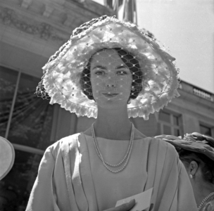 The "Journee Des Drags" (The Day of The Elegance) at Auteuil Racecourse in Paris, June 23, 1961 : Countess Bruno D'Ancieu (Roselyne) (b/w photo)