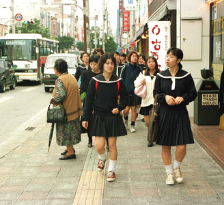 Japanese schoolgirls in uniform, 1999 (photo)