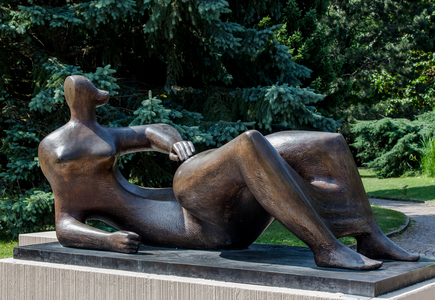 Large Reclining Figure, 1982 (bronze)