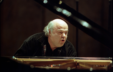 Alexandre Toradze performing in Paris, France, 2006 (photo)