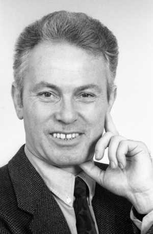 Dr. Heribert Blens (Germany CDU MdB), thoughtfulness..., 1991 (photo)