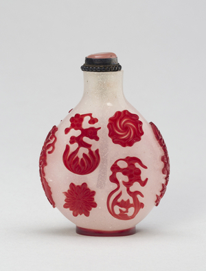 Snuff Bottle with Various Free-Floating Flower Heads and Fruits, 1750-1830 (glass, red overlay on snowstorm ground)