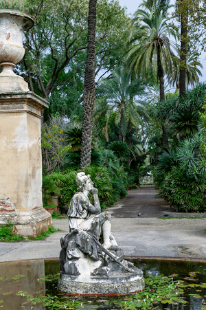 A fountain with a statue, The Botanical Gardens, Palermo, Sicily, Italy (photo)