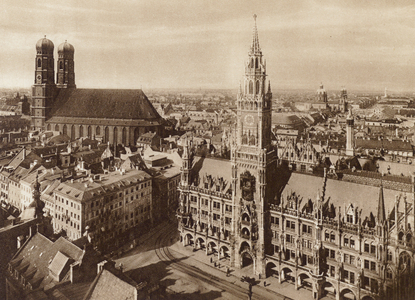 Munchen / Munich: Marienplatz mit Frauenkirche (b/w photo)