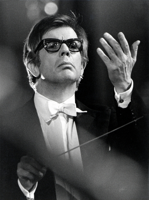 Christoph von Dohnányi conducting. German conductor, b. 1929.