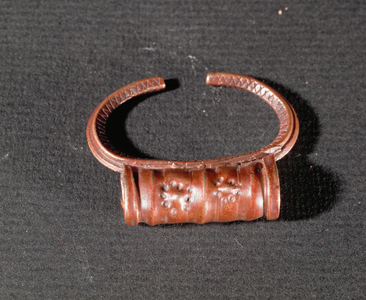 Gold earring, from Tell el-Ajjul, Late Bronze Age (gold)