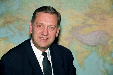 Oslo 19931110: Johan Jørgen Holst, Norwegian Foreign Minister …, 1993 (photo)