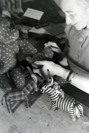 An artisan sewing cuddly toys, Germany 1930s (b/w photo)