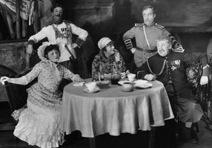 Lucie Mannheim, Paul Otto, Rosa Valetti, Hermann Thiming and Max Guelstorff in 'Heroes', 1929 (b/w photo)