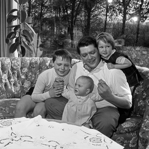 German operetta and opera singer Heinz Hoppe with his three children, Germany 1960s