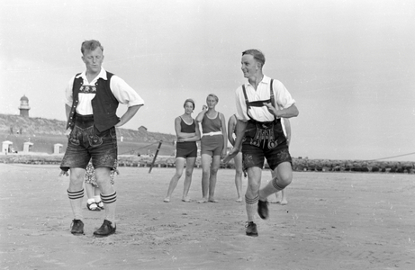 Summer holidays on the North Sea Island Borkum, Germany 1930s (b/w photo)