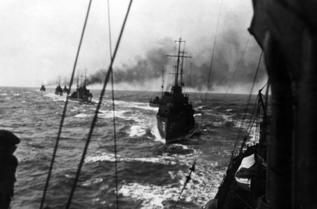 Naval exercises of the Imperial Navy (b/w photo)