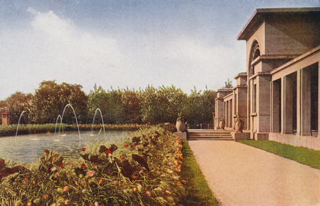Chicago: Fountain and Pavilion in Douglas Park (colour photo)