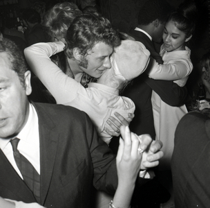 Johnny Hallyday and Sylvie Vartan at the last performance of a Sammy Davis Junior show in Paris, France, 1967 (photo)