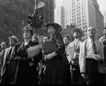 Crowd in Times Square on D-Day, New York City, 1944 (b/w photo)