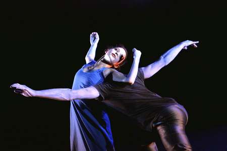 Mark Bruce 's play (photo)