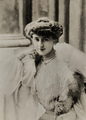 Portrait of French artist Lucy Gerard ( 1872 , 1941 ) (photograph)