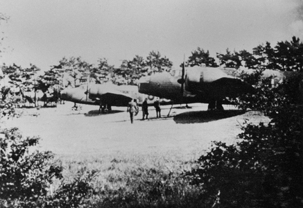 English planes in France, France, 1939 (b/w photo)