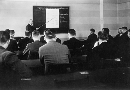 Candidates for detective superintendent at the police academy, 1931 (b/w photo)