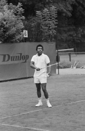 Roberto Blanco playing tennis, Germany around 1980
