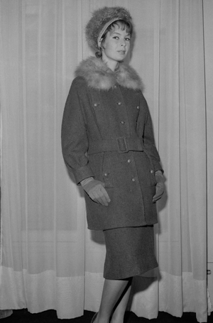 Presentation of the winter fashion by Hemcey Jean Baillie in Paris, September 6, 1960 (b/w photo)