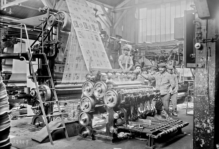 Rotary room, Crété printing house; Corbeil, 1924. (b/w photo)