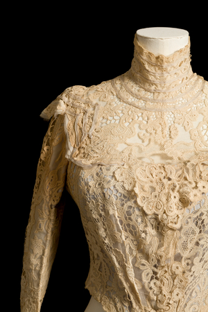Bodice worn by Queen Alexandra, c.1900 (silk taffeta & cotton lace)