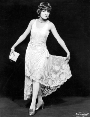 Woman's fashion from 1928/29 (b/w photo)