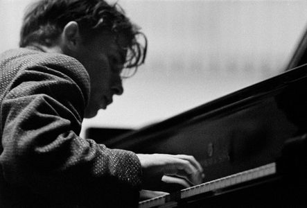 Pianist Glenn Gould performing with the Berlin Philharmonic Orchestra under Herbert von Karajan ..., 1957 (photo)
