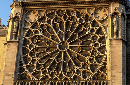 Lateral rose window of Notre-Dame de Paris Cathedral, 1999 (photo)